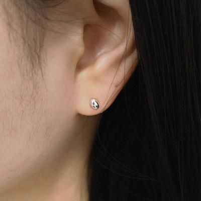 APIOH TINY OVAL EARRING
