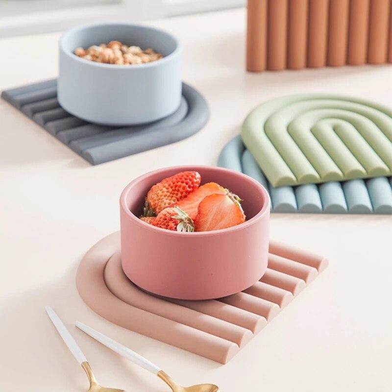 Anti-hot Bowl Mat Coasters Rainbow Personality Silicone Pot Pad Mat Kitchen Heat-resistant Plate Pad Home Table Insulation Pad