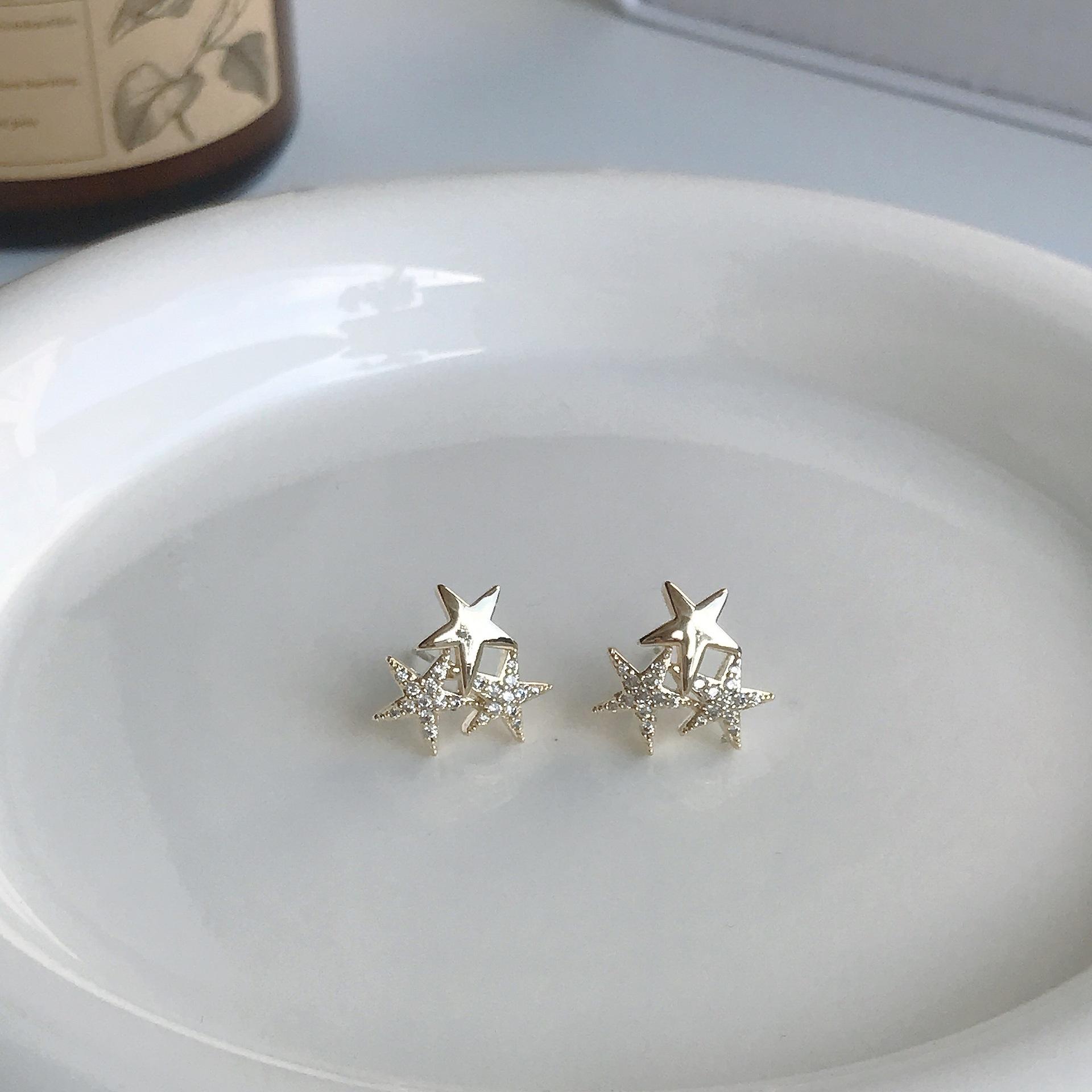 

Three stars Korean design niche high-end girl heart burst exquisite versatile texture zircon stud earrings 925 silver