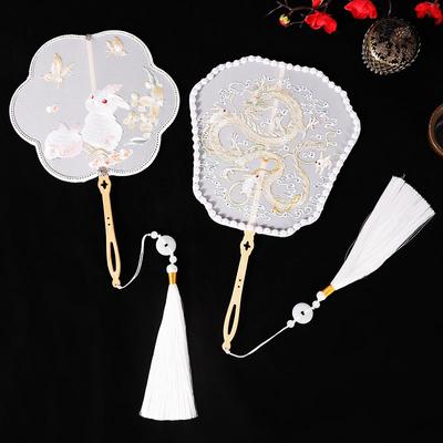Čínský květinový výšivkový ruční vějíř retro kulatý hedvábný vějíř starověký střapcový taneční ruční vějíř cheongsam tang svatební párty doplňky