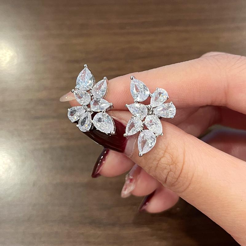 Luxury Crystal Cubic Zirconia Women Stud Earrings for Wedding Exquisite Piercing Earrings Temperament Elegant Ear Jewelry