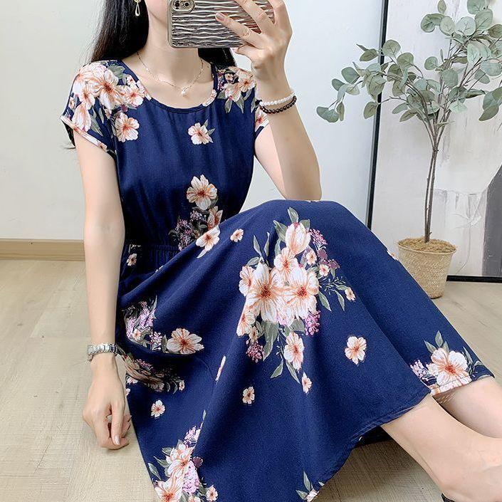 Свободное и обтягивающее хлопково-шелковое платье с короткими рукавами для летней — фото 24