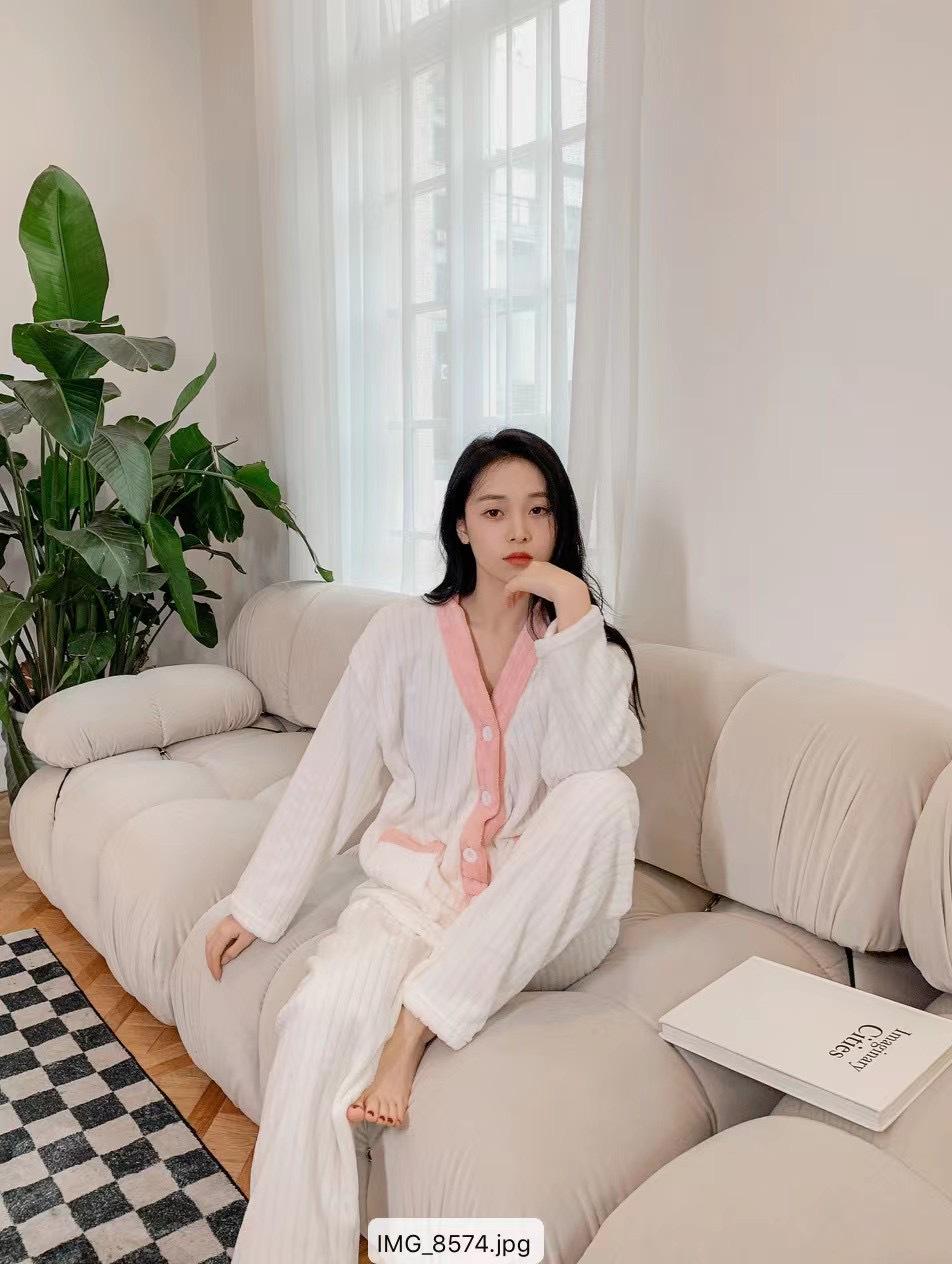 

Женская пижама - 2025 Осень/Зима Велюсовый флис Теплый комплект из двух частей Large (60-75 kg) 160-172 cm