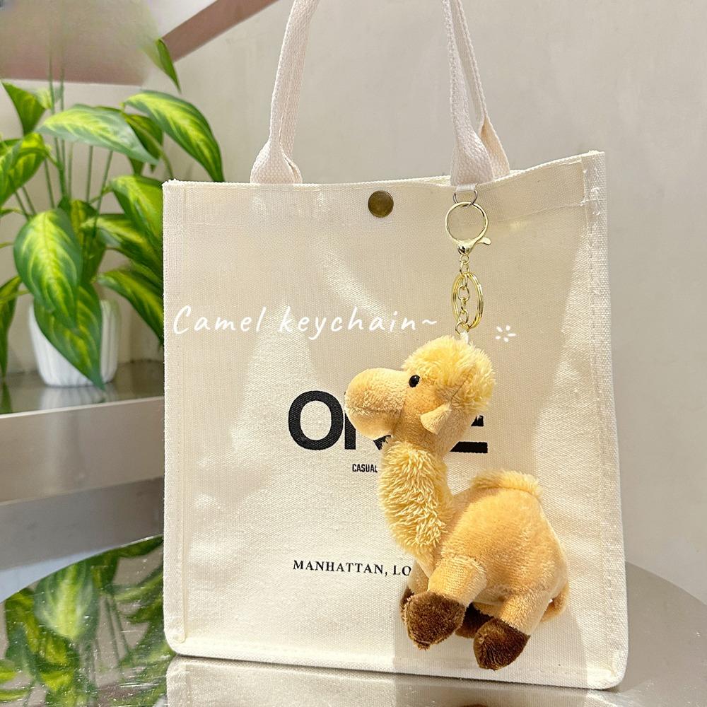 Plysch kamel nyckelring, söt kvinnlig docka, dockhänge, utsökt ryggsäck, bilnyckelring