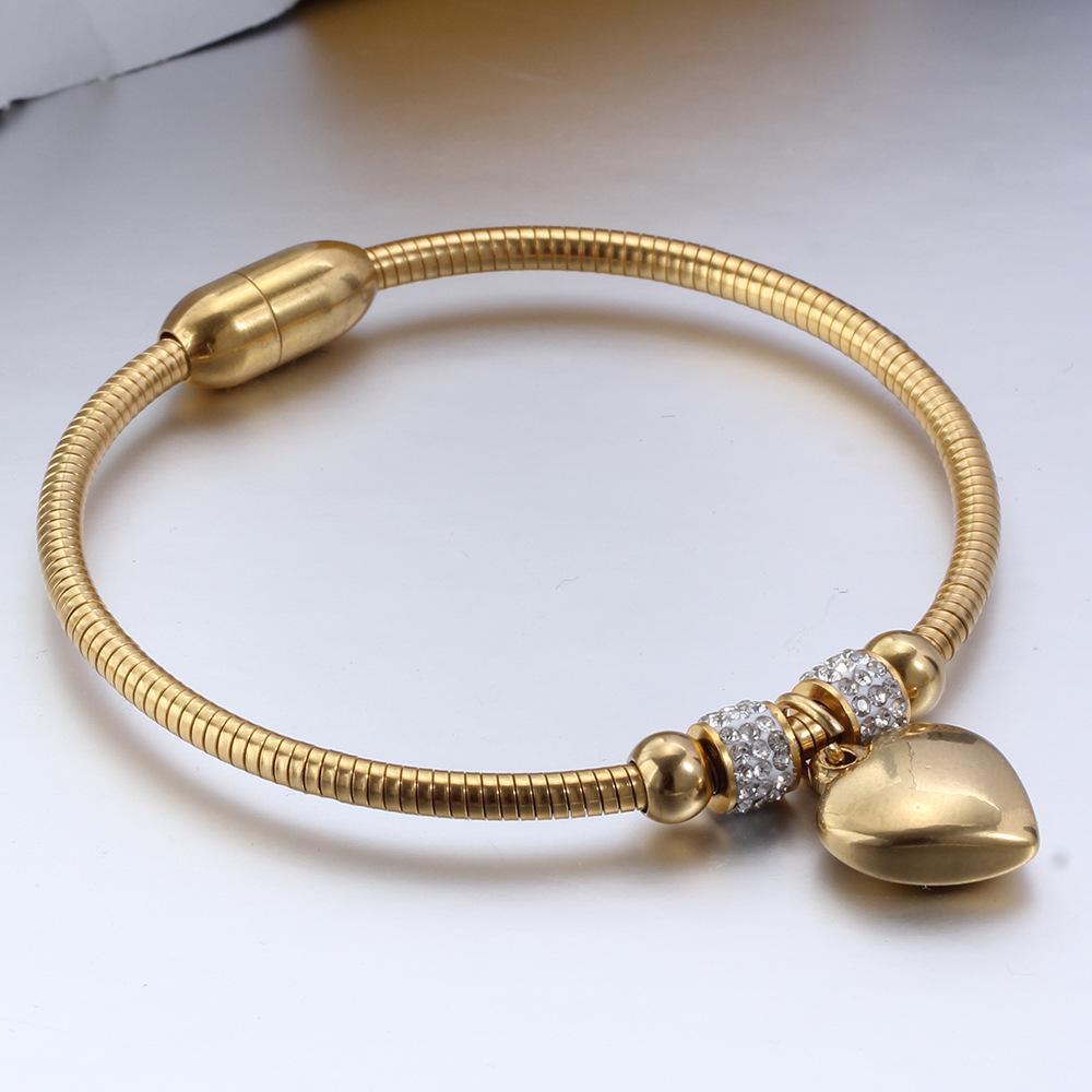 Europäisches herzförmiges Edelstahl-Armband mit Strasssteinen und gravierbarem Magnetverschluss für Damen