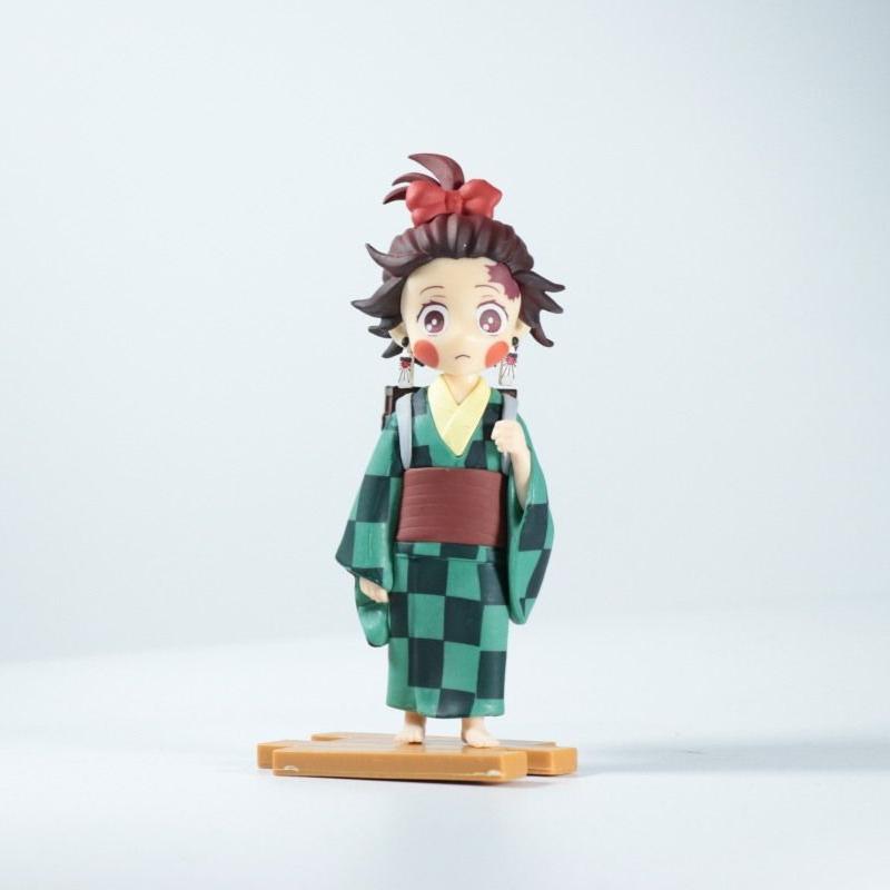 Jucării și figurine anime desenate de Tanjirou, Zenitsu și Inosuke din 'Demon Slayer' ca ornamente decorative de birou