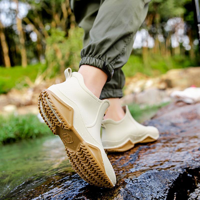 Good Quality New Arrivals Lightweight Disposable Farming Rain Shoes Proper Price Man Short PVC Guaranteed Upper Water Shoes