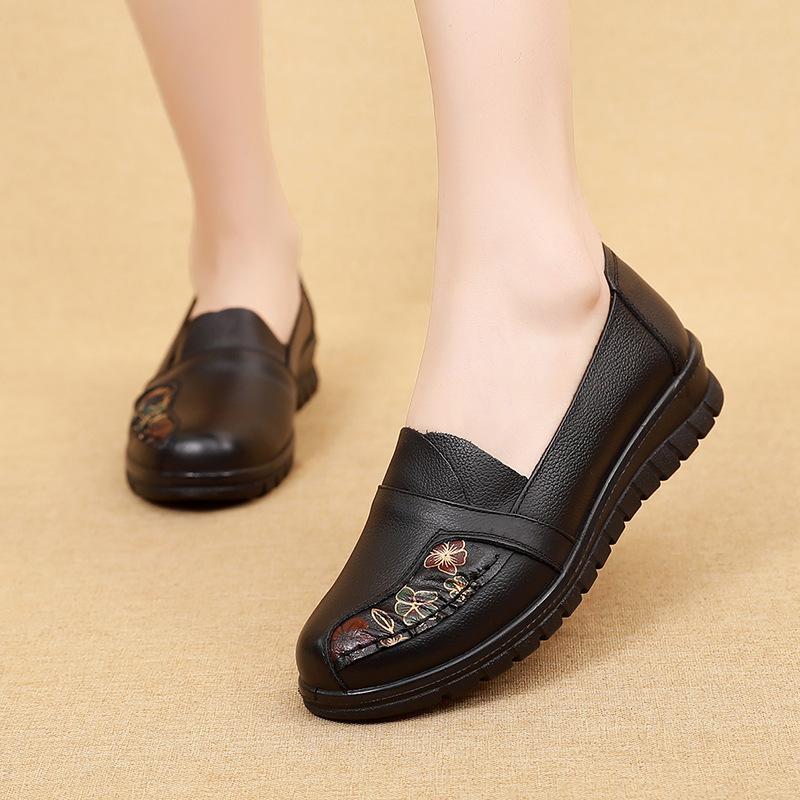 The New Type of Soft-soled, Lightweight, Comfortable for Women and Middle-aged and Elderly Flat Single Shoes