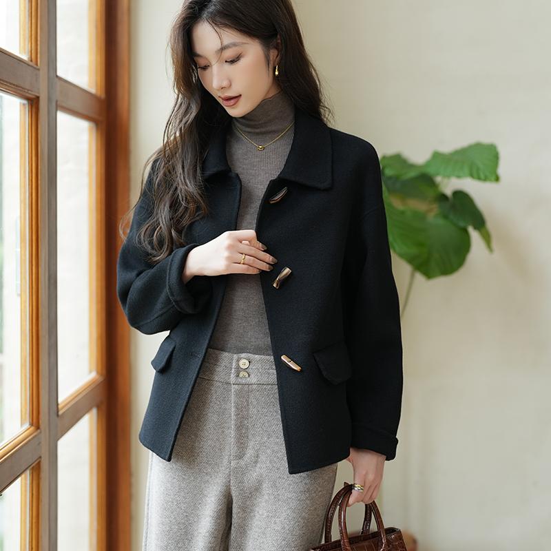 Fashionable and High-end Women's Short Woolen Coat with Horn Button and Long Sleeves, Perfect for Autumn and Winter
