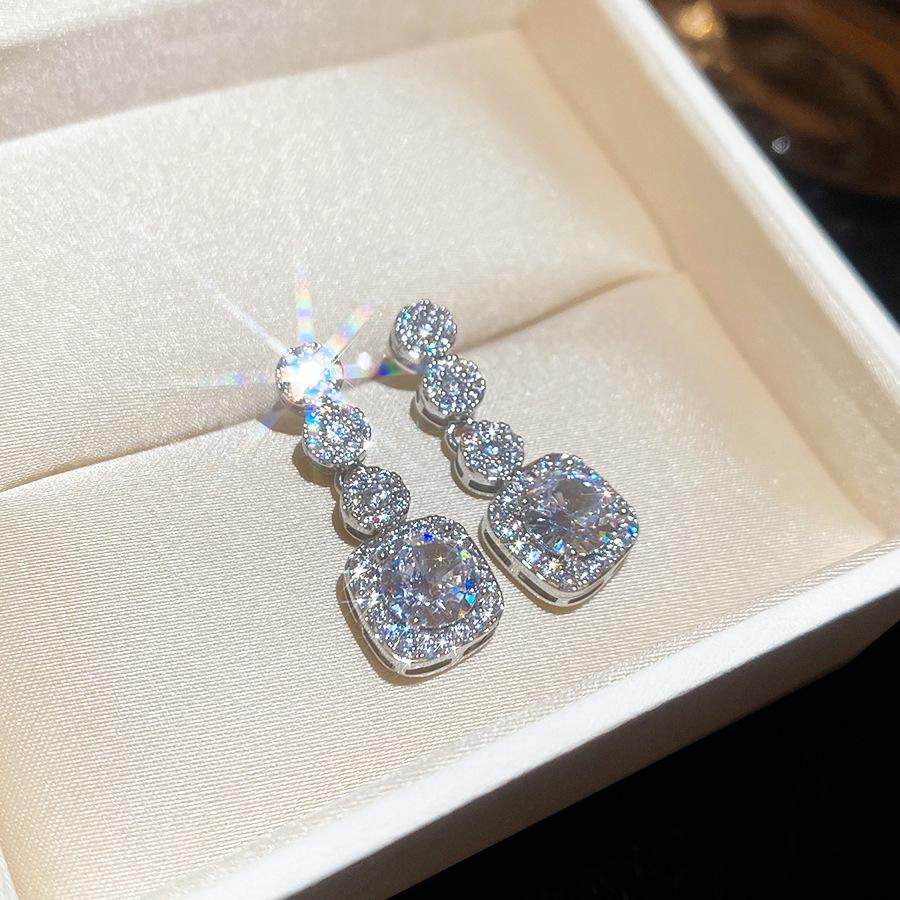 Zircon Irregular Round Pearl Earrings Light Luxury Premium Stud Earrings French Exquisite Versatile Earrings