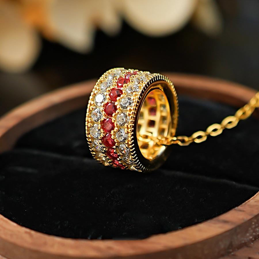 Round Small Waist Pendant Necklace Fashion Light Luxury Collarbone Chain Niche Versatile Item Decoration