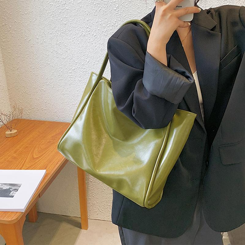 New Soft Leather Large Capacity Tote Bag with Niche Design For Handheld Use Women Commuting Shoulder Underarm Bag