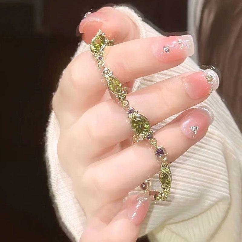 Exquisite Green Gemstone Retro Bracelet - 2024 French Luxury Design