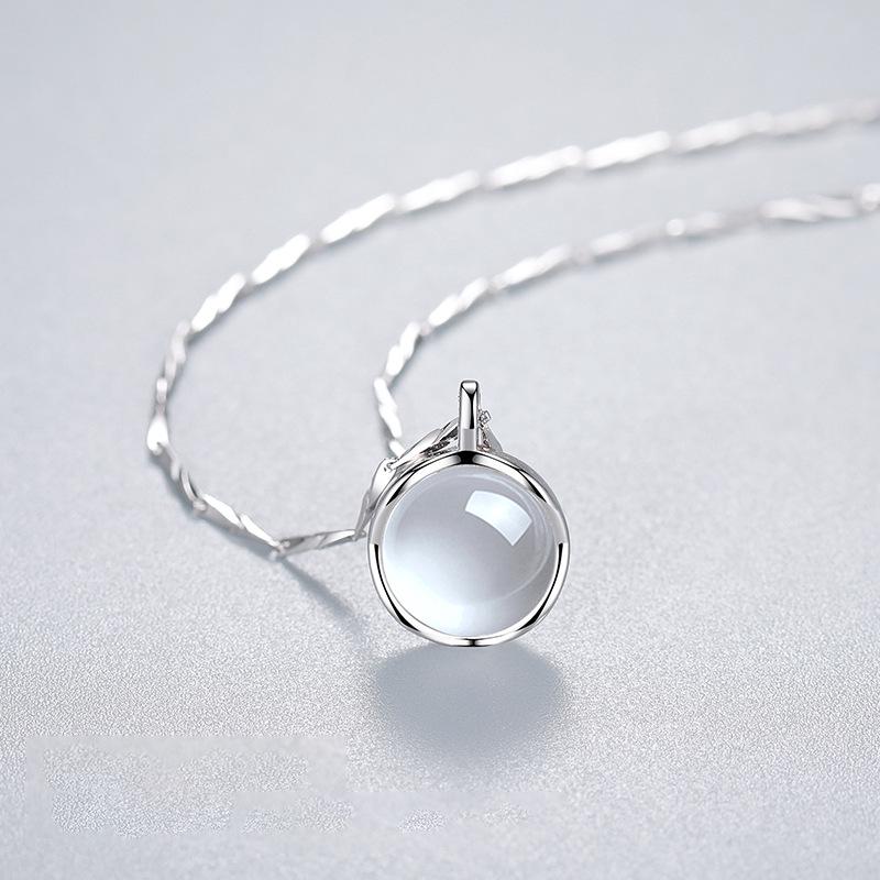 

Minimalist Niche Design Water Wave Chain Gold-Plated Round Pendant Necklace in S925 Sterling Silver for Women 925 Silver
