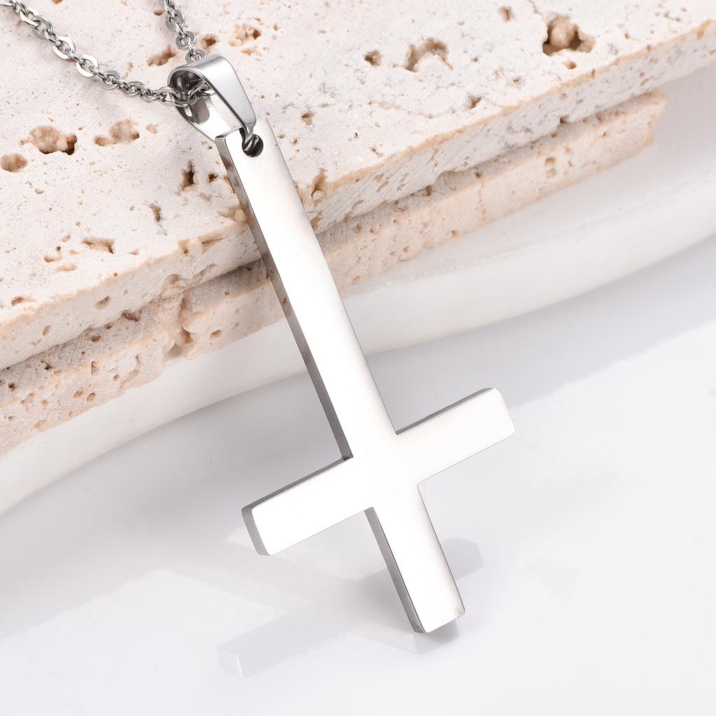 Silber/Schwarz Farbe 1 Stück Edelstahl Umgedrehtes Kreuz Halskette für Männer Invertiertes Kreuz Anhänger mit Kette Modeschmuck