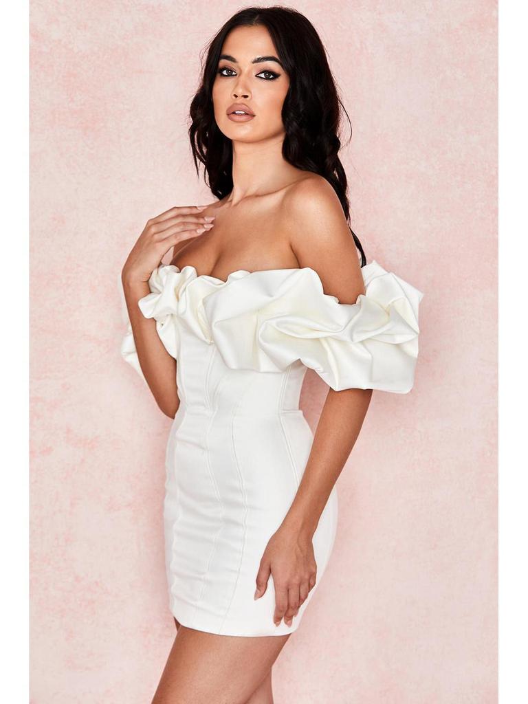 Elegant One-Shoulder Strapless Ruffle Dress with Waist-Hugging Fit and Hip-Wrapping Short Skirt