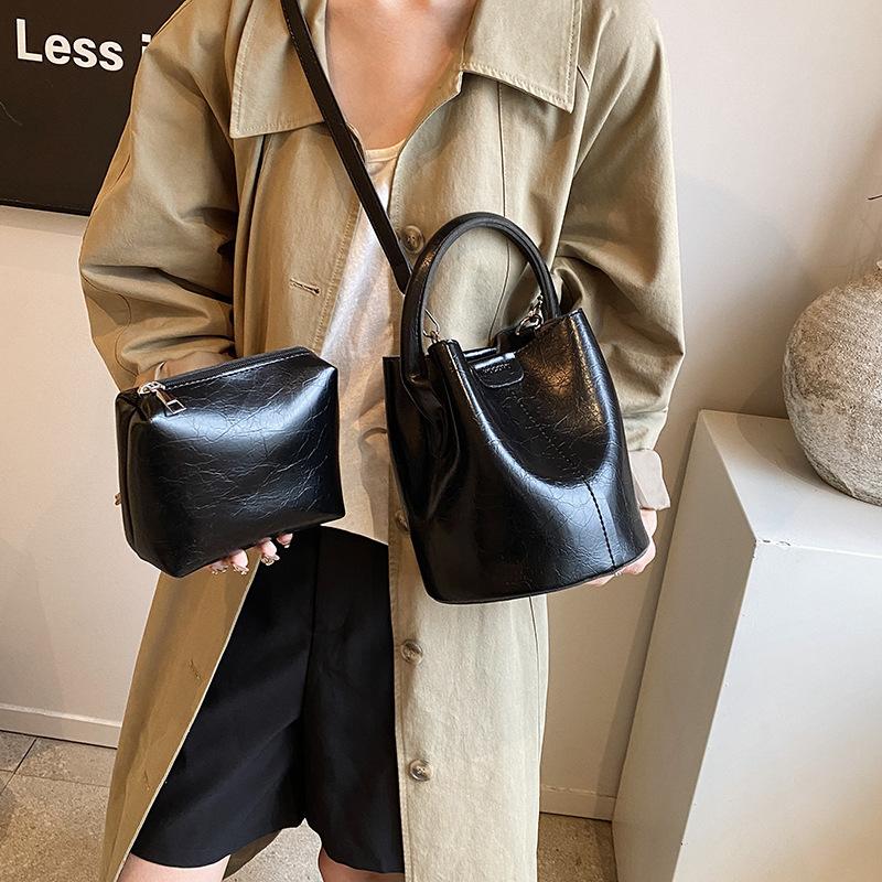 Retro Water Bucket Bag Female New Trendy Commuter Crossbody Bag Fashion Solid Color Handheld One Shoulder Bag For Women