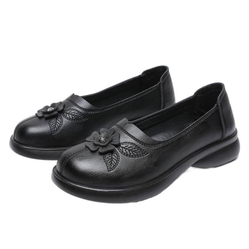 2026 Spring/Autumn Women's Flat Slip-On Leather Shoes for Wide Feet - Lightweight, Super Soft, Perfect for Middle-Aged and Elderly