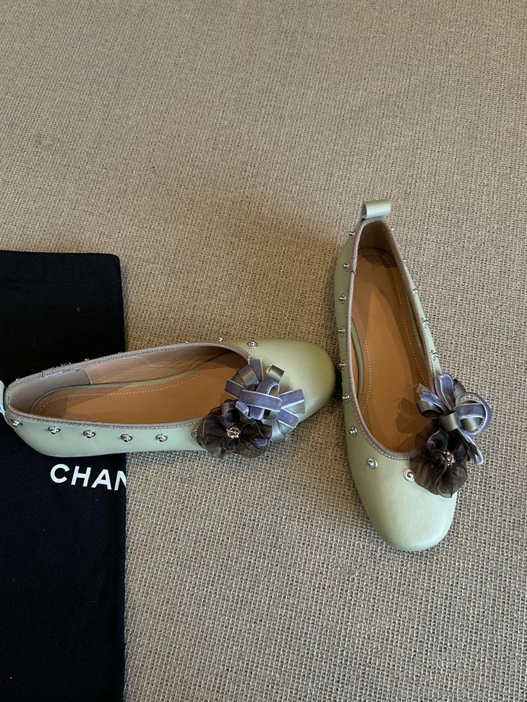 

Версия из овчины~ Универсальные туфли Мэри Джейн с цветочными заклепками, на одном ремешке, с мелким вырезом, круглым носком и плоской подошвой, кожаные туфли-лодочки 40