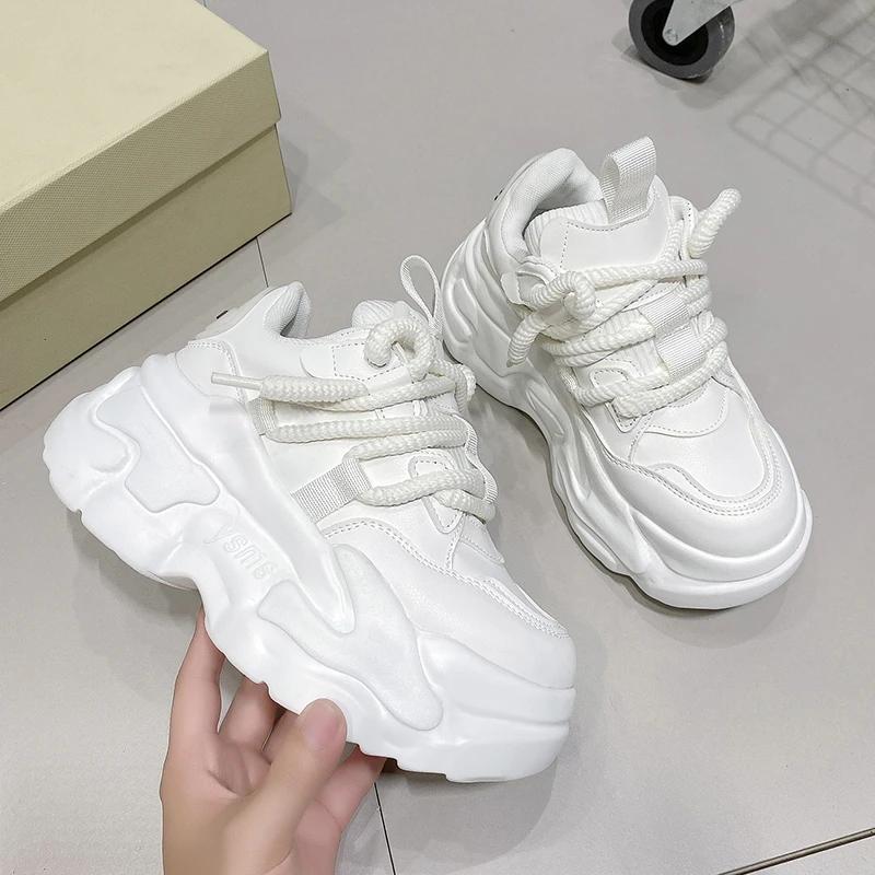 Mote Pluss størrelse 43 Dame Høye Platform Uformelle Skinnsko Nye Høst Chunky Sneakers 7CM Kilehæl Skjulte Hæler Fritidssko Dame
