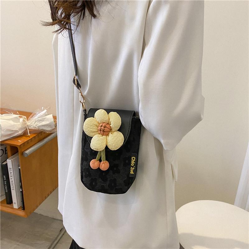 Flower Small Bag Women's 2025 Spring and Summer New Popular Fashion Shoulder Mobile Phone Bag Trendy Simple Woven Messenger Bag