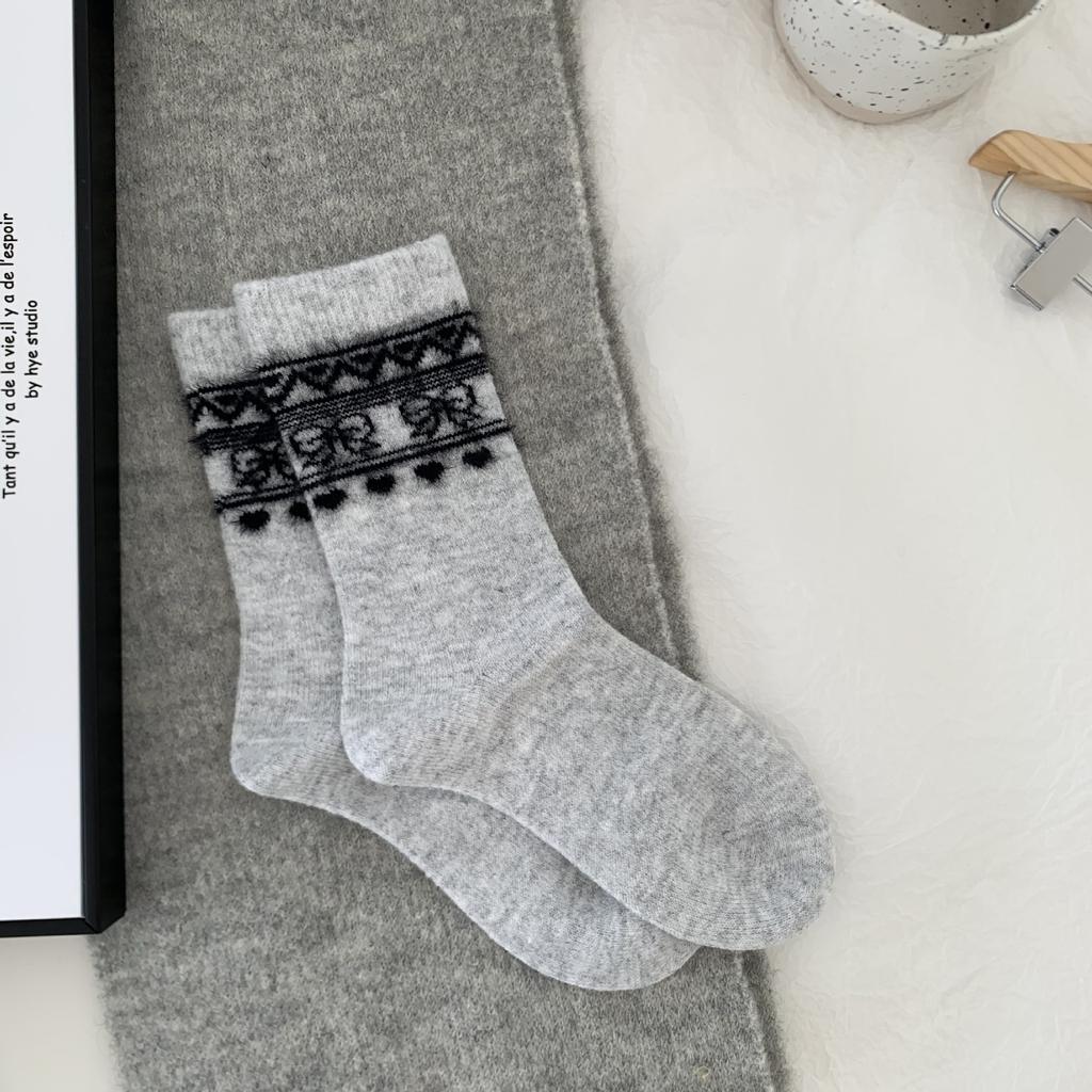 Atmosphere Medium Wool Socks Vintage Style Bow Feather Yarn Home Leisure Heat Storage Winter Warm Socks