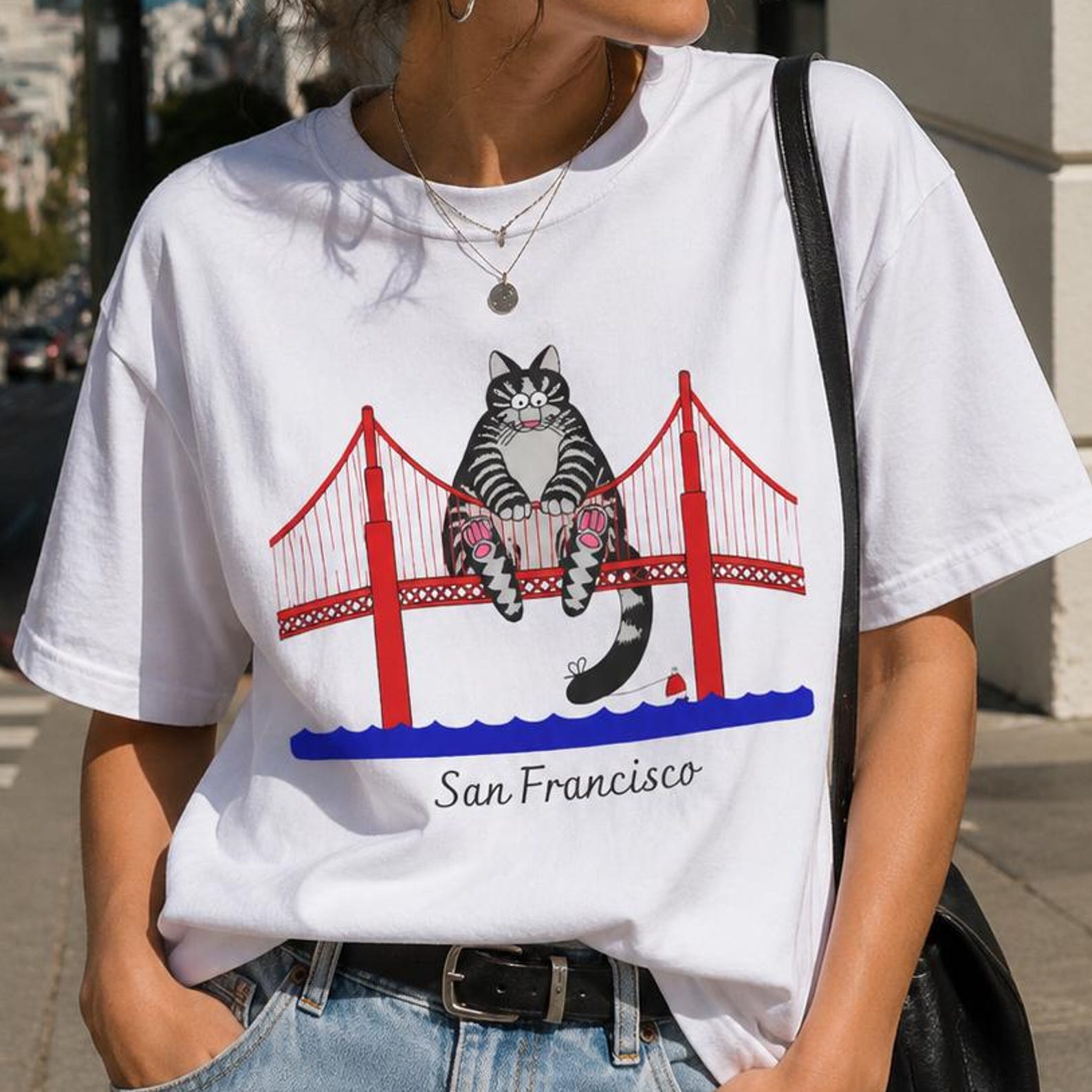 San Francisco Cat on Golden Gate Bridge T-Shirt | City Souvenir Cat Graphic Tee, Funny Travel Gift Shirt 2XL
