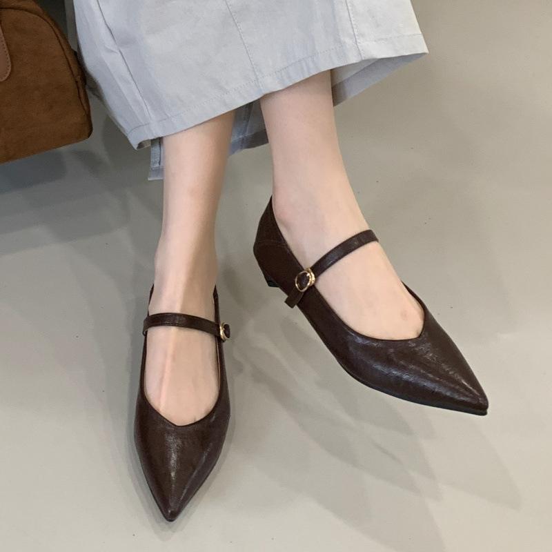 

2025 new pointed French temperament elegant fashion summer versatile thick heel with daily commuter women s shoes 39