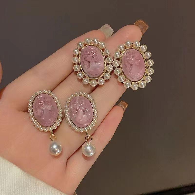 French Style Geometric Earrings High End Luxury Pearl Head Portrait Earrings Artistic Retro Round Shape Women Elegent Jewelry
