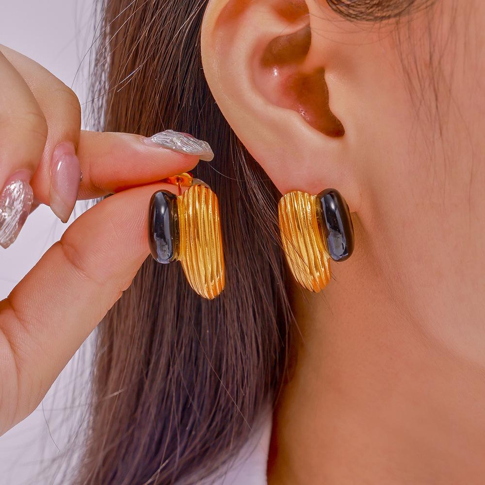 Hepburn-Style Retro C-Shaped Enamel Earrings - Titanium Steel, Fashionable Niche Design