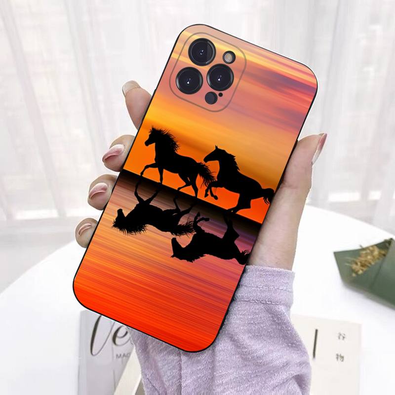 Running Horse Phone Case For iPhone 8 7 6 6S Plus X SE 2020 XR XS 14 11 12 13 Mini Pro Max Mobile Case