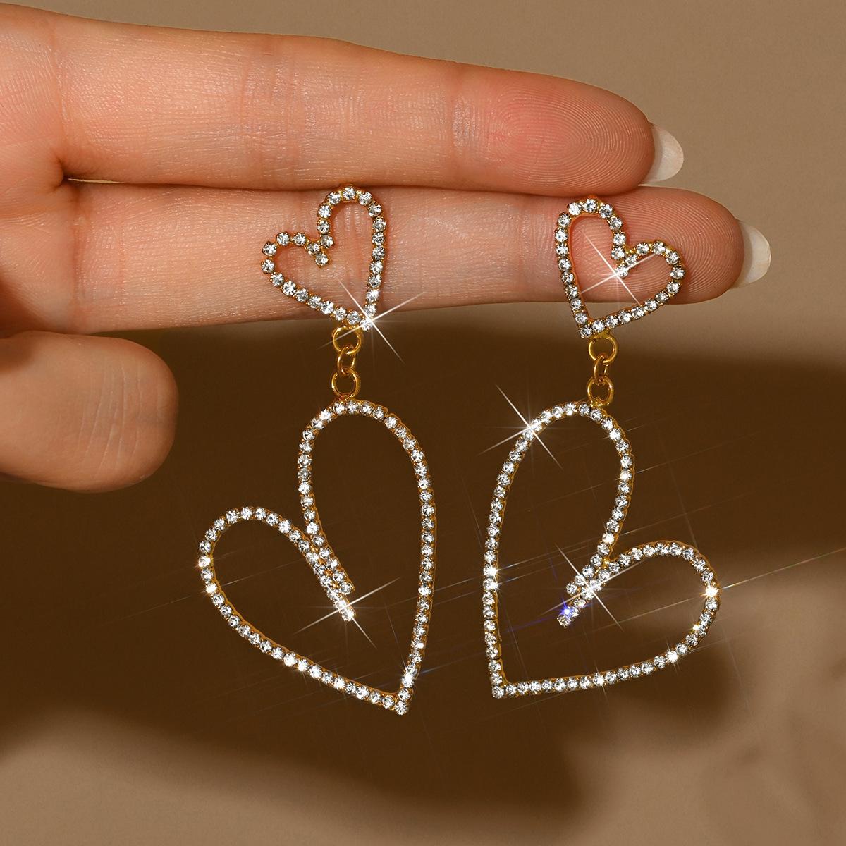 

Exaggerated Temperament, Irregular Design Sense, Heart-Shaped Long Stud Earrings, Fashionable Queen, Full Of Diamonds, Love Earrings, Women
