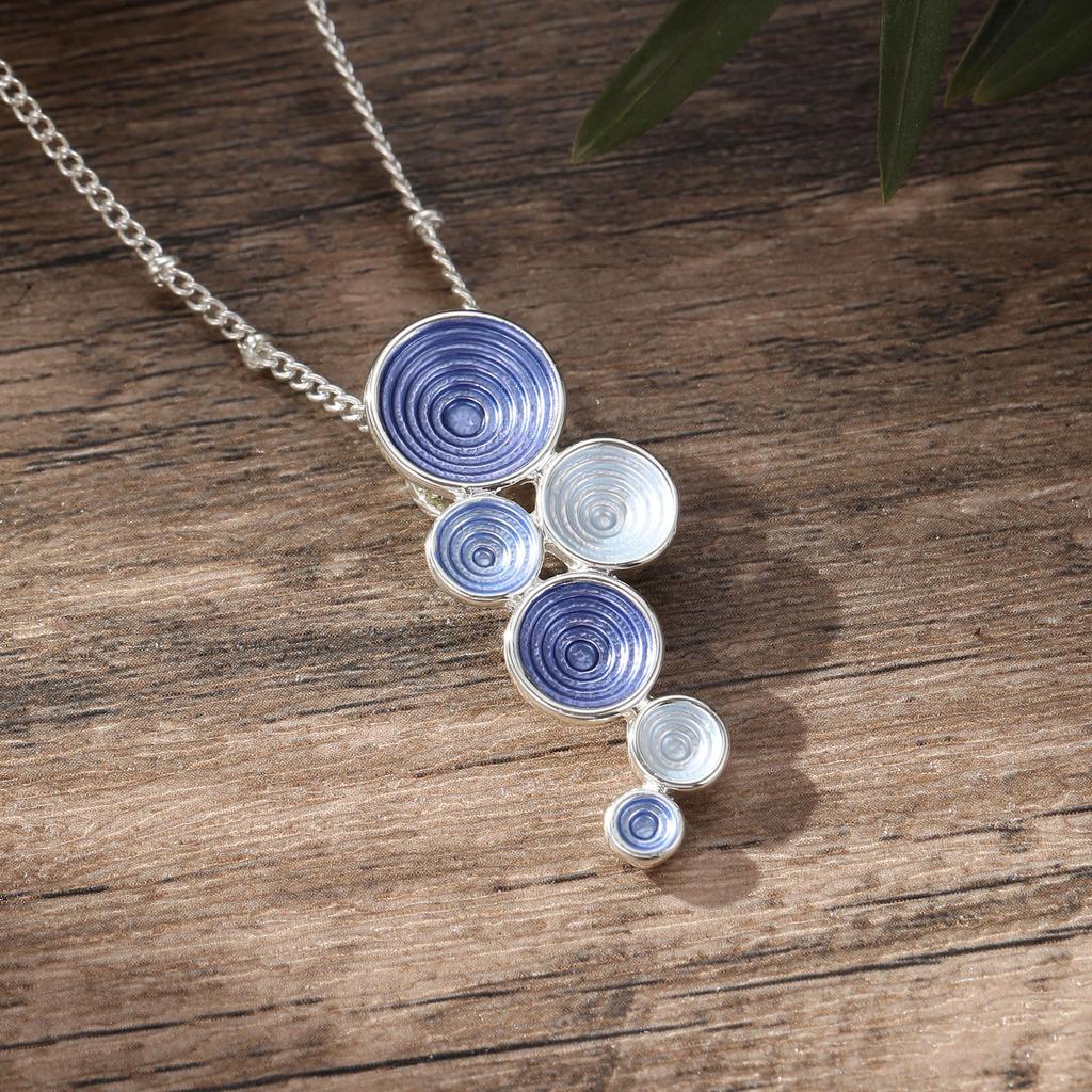 Neuer geometrischer Emaille-Ringe Anhänger, einfacher, kleiner und frischer vielseitiger Mehrlagen-Ringe Halskette für Damen