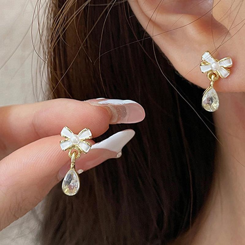 Boucles d'oreilles clous cœur nœud pour femmes Élégantes Boucles d'oreilles en cristal Accessoires de piercing Bijoux