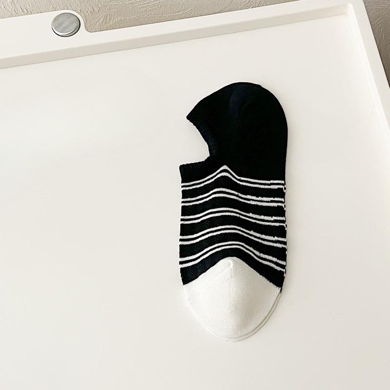 

Женские летние тонкие полосатые универсальные носки до середины голени с буквенным принтом, невидимые силиконовые, противоскользящие, не сползающие с пятки 1 pair