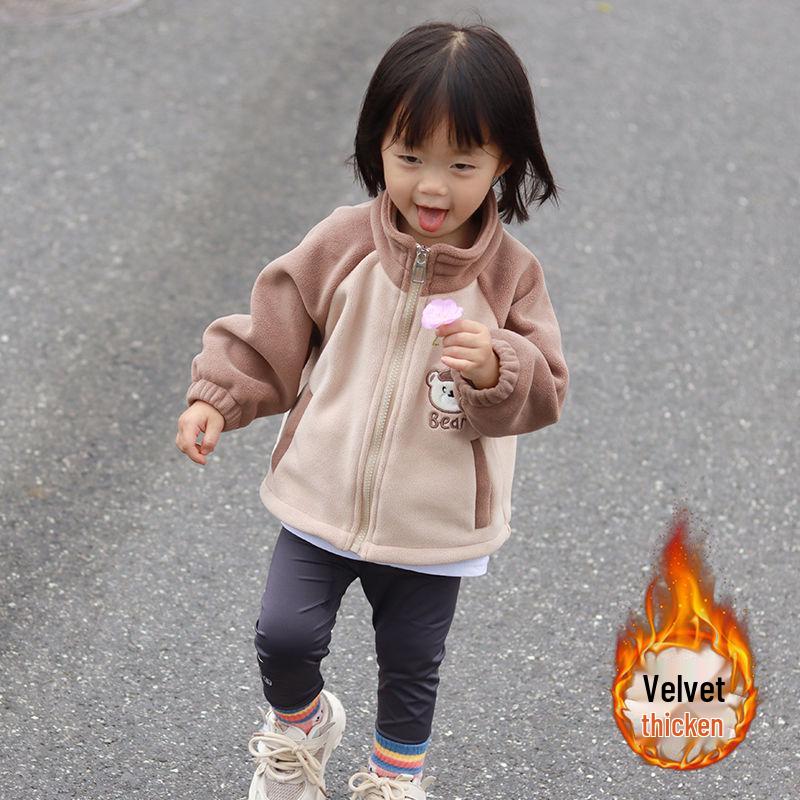 

Комплект спортивной зимней куртки и брюк на флисовой подкладке для девочек-малышек 130