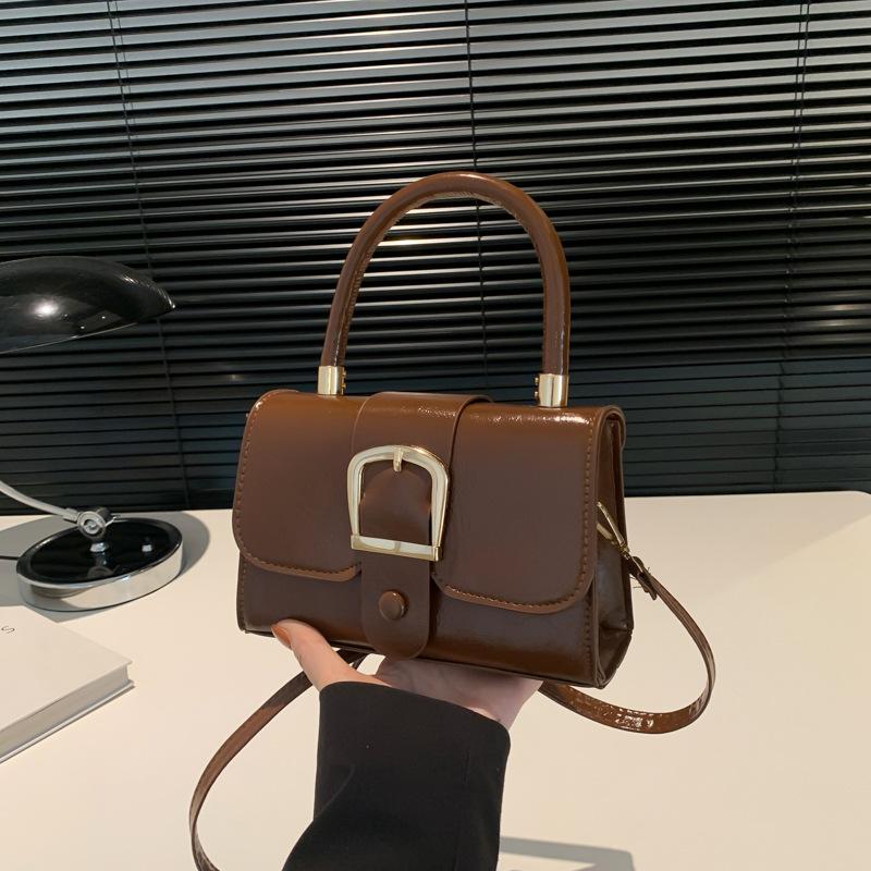 

This year, the popular candy color small square bag trend new simple retro foreign style handbag versatile shoulder messenger bag коричневый