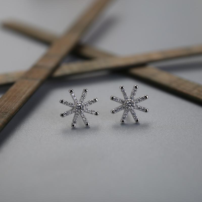 

Маленькие серьги-снежинки для женщин, серьги в корейском стиле с изображением бога солнца и бриллиантами, милые цветочные ушки