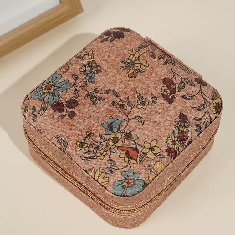 Portable Retro Jewelry Box for Earrings, Rings, and Necklaces - Gold Storage and Ornament Case