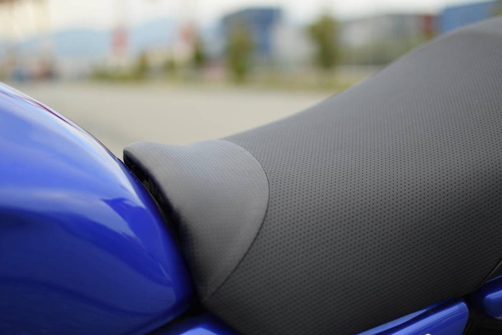 Made In Premium Embossed Fabric Custom Seat Covers for XJR400 Model In Black with a Saddle Cover Japan, (later RH02J) Carbon-look (RH02J-CR/BK).