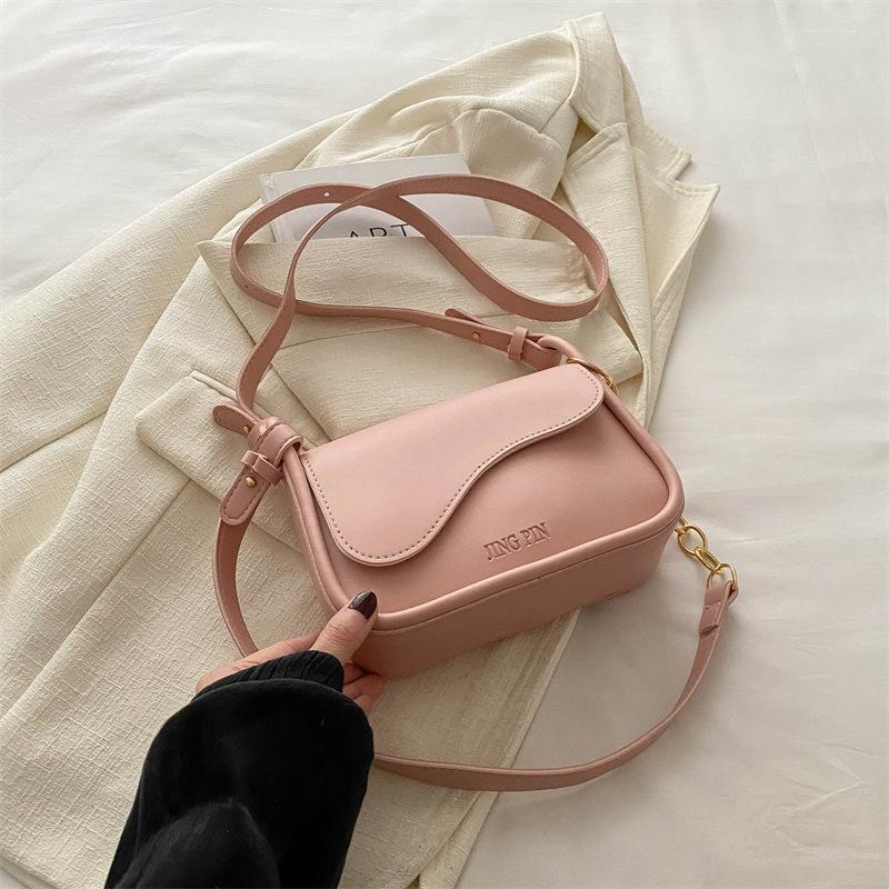 

Candy color, fresh literature and art 2025 casual new summer fashion simple chain single shoulder crossbody small square women s bag рожевий