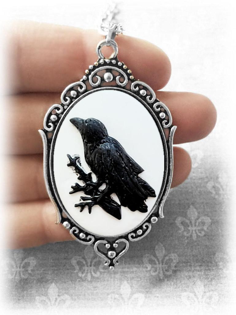 Collana Ciondolo Corvo Gotico con Charm in Lega e Cordino in Pelle per Donne