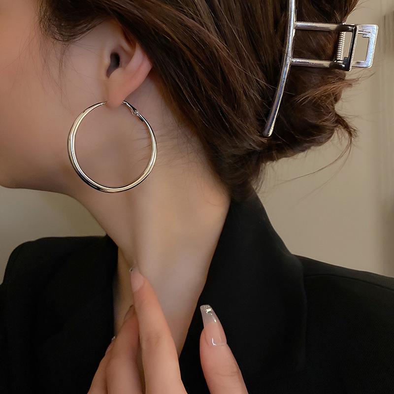 1 paire de boucles d'oreilles créoles rondes classiques et géométriques pour femmes, accessoires tendance et simples