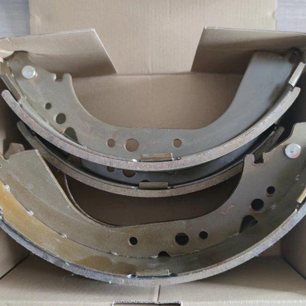 Four 04495-60080 Numbers Fit the Rear Brake Shoe Assembly for 1998-2006 Toyota Land Cruiser HZJ79.