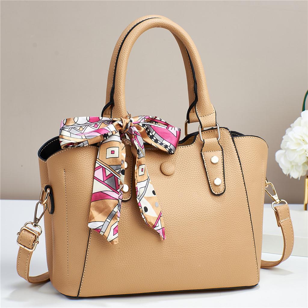 Elegant Durable Bucket Handbag With Chain Details And Zipper For Fashion-forward Women бежевый