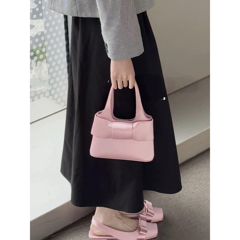 The Bow Handbag Is Cute Sweet and Girlish It's A Fashionable and High-quality Crossbody Bag