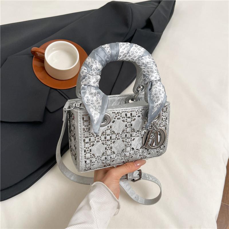 

Новая высококлассная легкая роскошная сумка-шарф из шелка с горячими бриллиантами, портативная, на плечо, через плечо, модная женская сумка серебряный