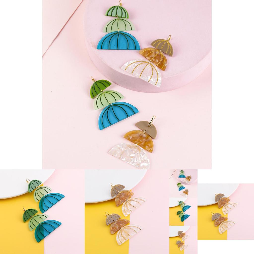 Boucles d'oreilles géométriques multicolores élégantes, tendance et à la mode, pour toutes les occasions
