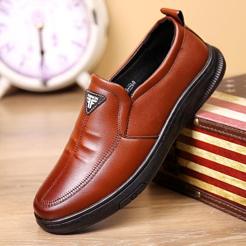 New spring men's business casual leather shoes cover feet and pedal fashionable youth driving shoes Korean version of versatile men's shoes