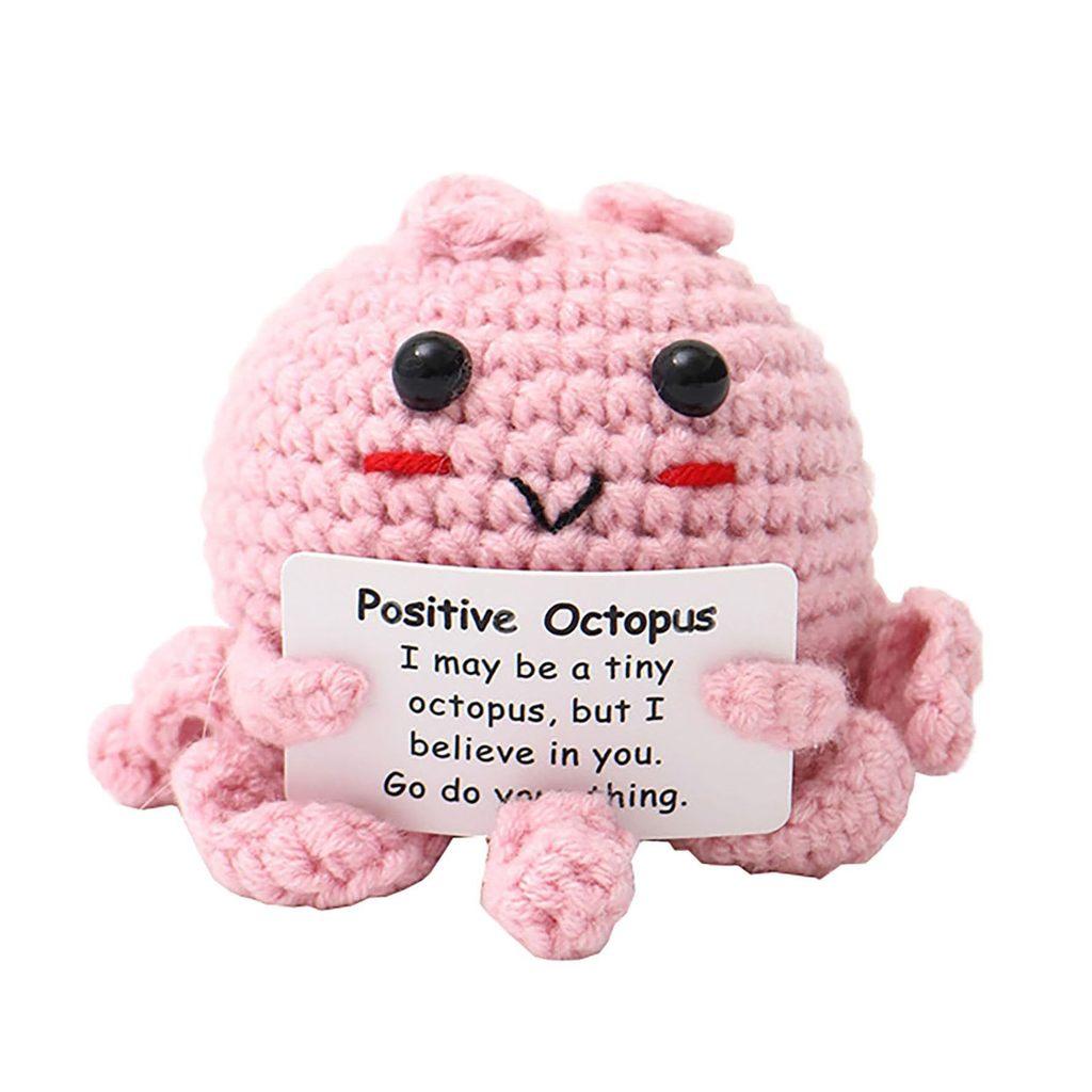 Rosa Krake Positives Häkeltier Puppe Mit Karte Schreibtischornament Emotionale Unterstützung Handgefertigt Gestrickt Aufmunterungs-Spielzeug